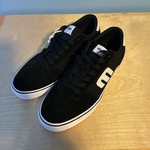 Etnies Skate Shoes